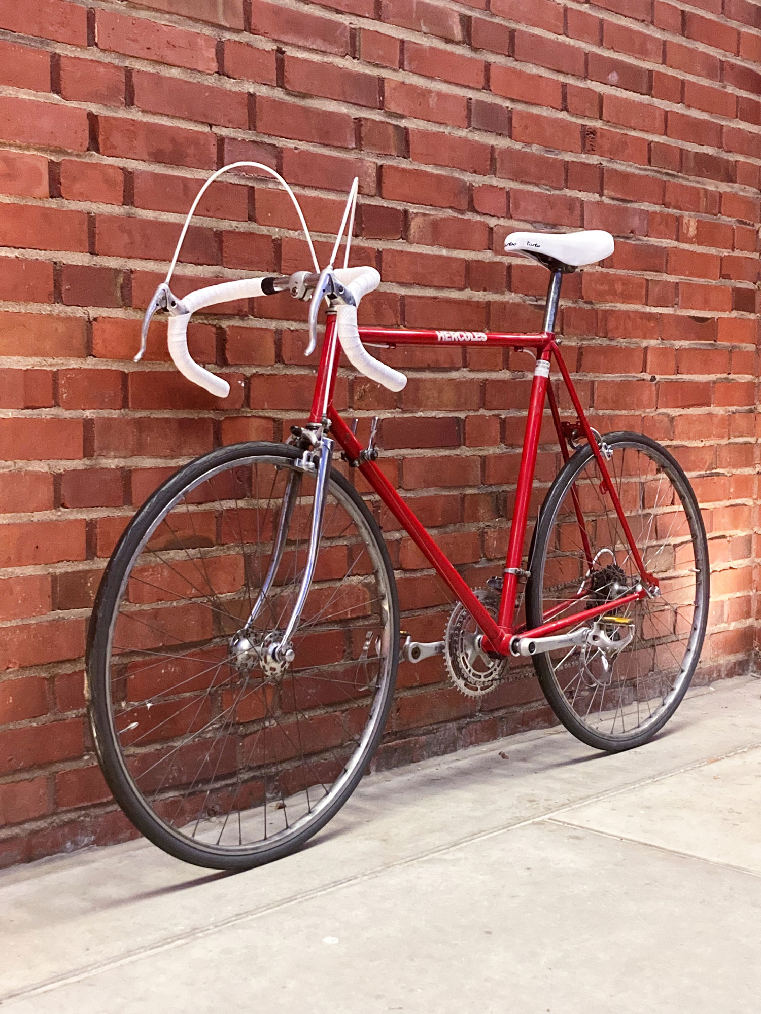 Rotes Vintage Hercules Rennrad